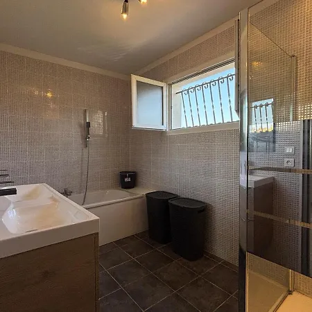 Prázdninový dům L'escapade Jaune - Jacuzzi, Wi-fi, Equipee