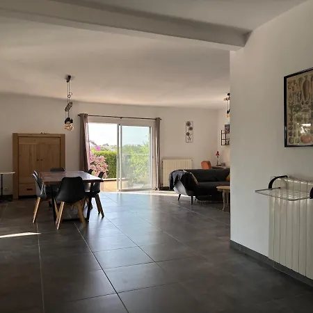 別荘 L'escapade Jaune - Jacuzzi, Wi-fi, Equipee