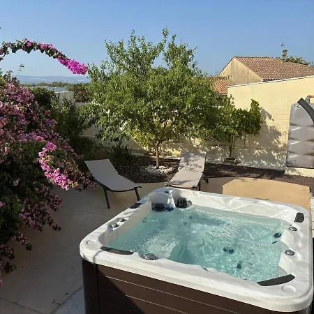 L'escapade Jaune - Jacuzzi, Wi-fi, Equipee Carcassonne