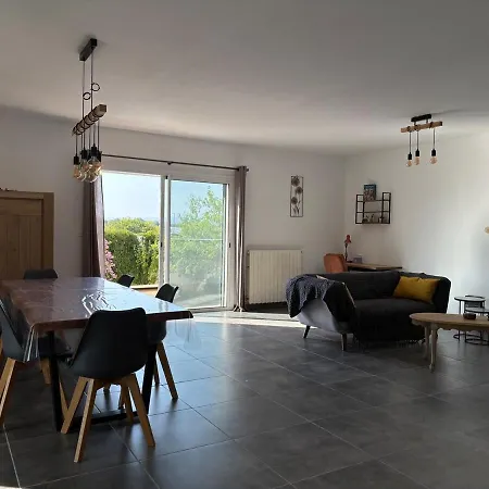 L'escapade Jaune - Jacuzzi, Wi-fi, Equipee