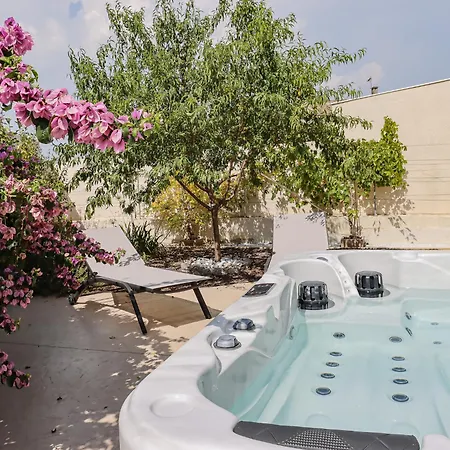 L'escapade Jaune - Jacuzzi, Wi-fi, équipée Carcasona