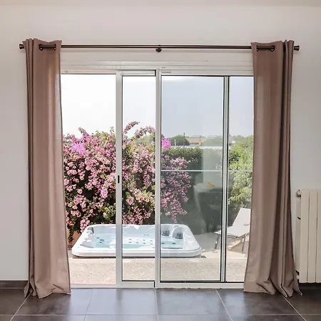 L'escapade Jaune - Jacuzzi, Wi-fi, Equipee Carcassonne