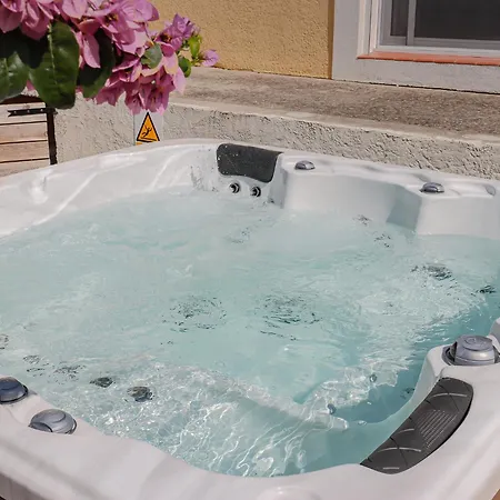 L'escapade Jaune - Jacuzzi, Wi-fi, Equipee Carcassonne