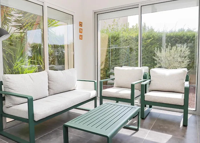 L'escapade Jaune - Jacuzzi, Wi-fi, Equipee * Carcassonne