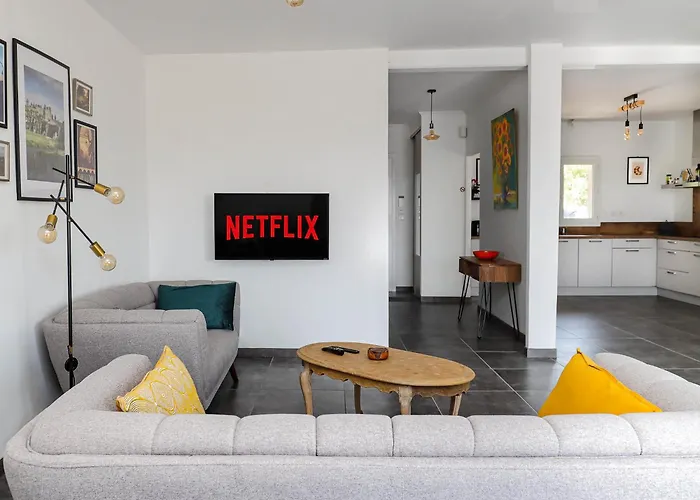 L'escapade Jaune - Jacuzzi, Wi-fi, Equipee Holiday home Carcassonne