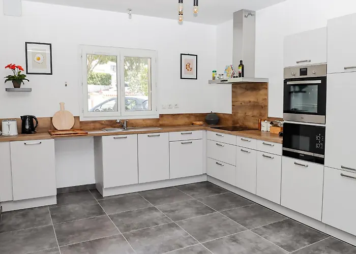 L'escapade Jaune - Jacuzzi, Wi-fi, Equipee Carcassonne