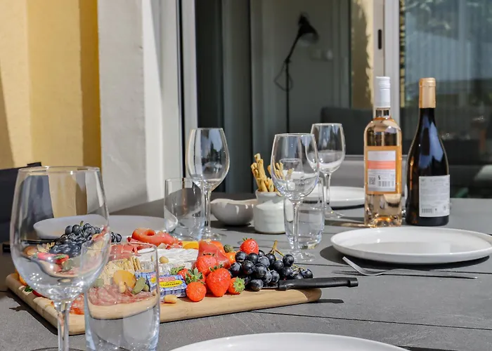 Holiday home L'escapade Jaune - Jacuzzi, Wi-fi, Equipee *