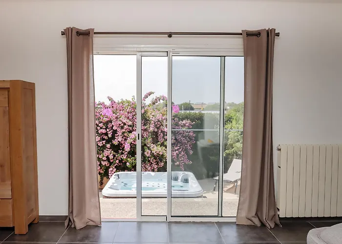 L'escapade Jaune - Jacuzzi, Wi-fi, Equipee Carcassonne