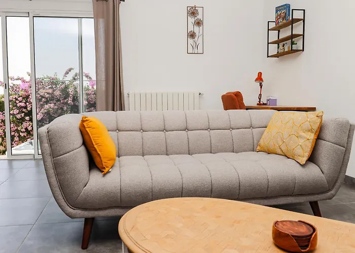 L'escapade Jaune - Jacuzzi, Wi-fi, Equipee *