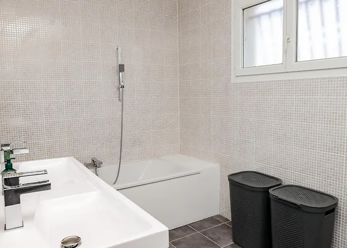 L'escapade Jaune - Jacuzzi, Wi-fi, Equipee Holiday home *