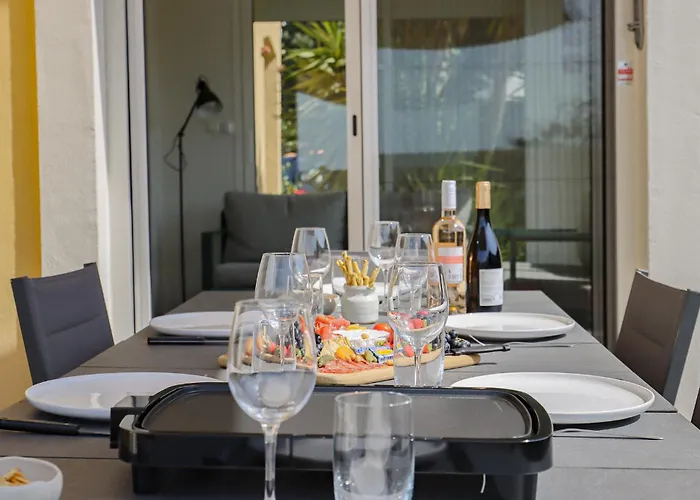 L'escapade Jaune - Jacuzzi, Wi-fi, Equipee