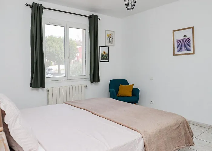 L'escapade Jaune - Jacuzzi, Wi-fi, Equipee