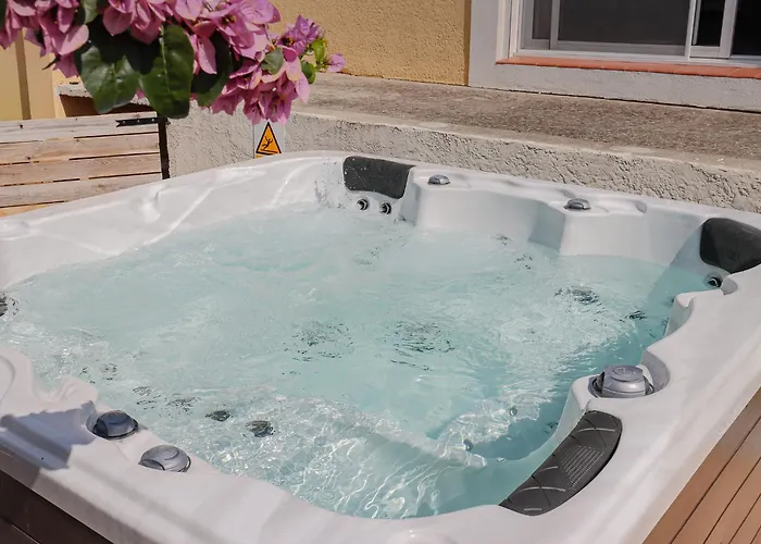 L'escapade Jaune - Jacuzzi, Wi-fi, Equipee Carcassonne